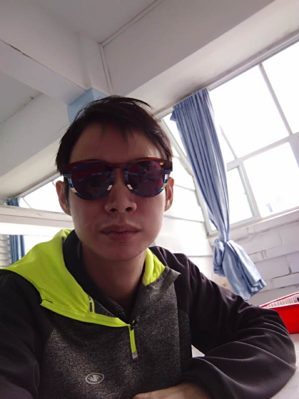 五华移民男的第一张照片--聊城相亲服务中心