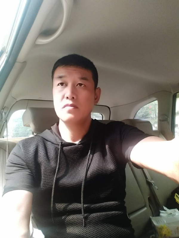 深爱的疯子的第一张照片--聊城相亲服务中心