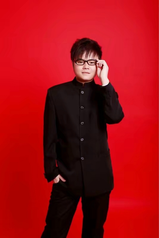 站在远处看童年的第一张照片--聊城相亲服务中心