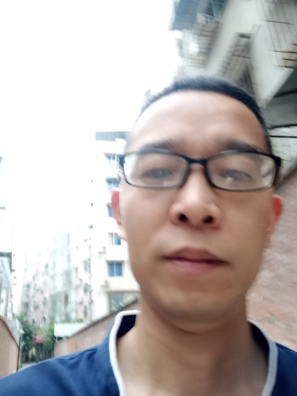 眼镜的第一张照片--聊城相亲服务中心
