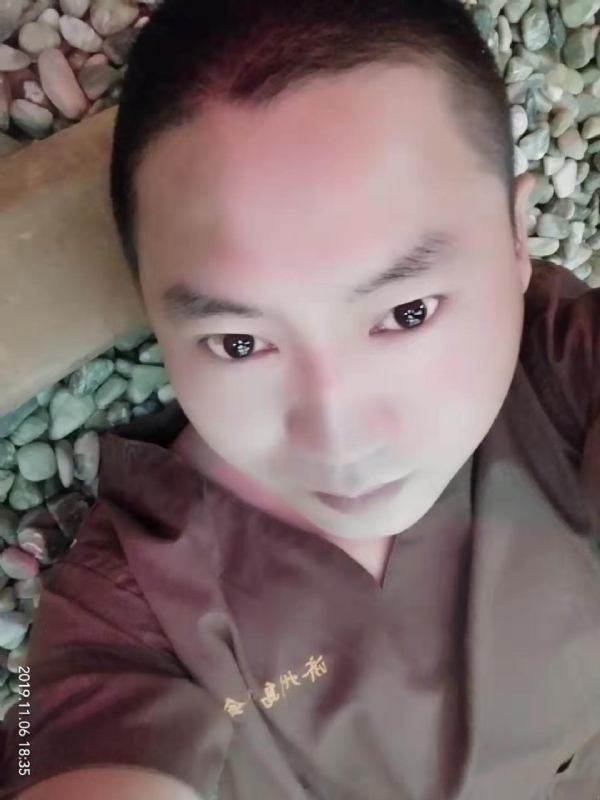 红枫叶的第一张照片--聊城相亲服务中心
