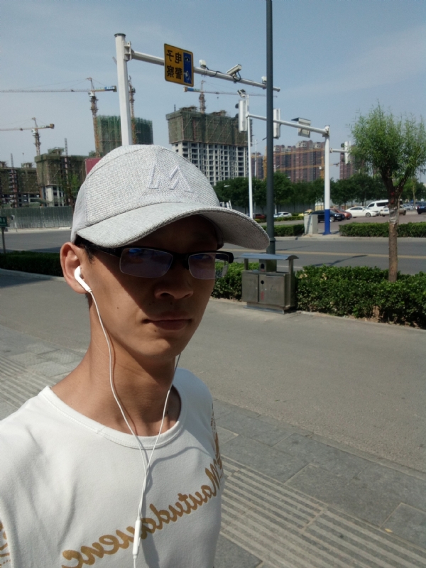 挥一挥手什么都没有的第一张照片--聊城相亲服务中心