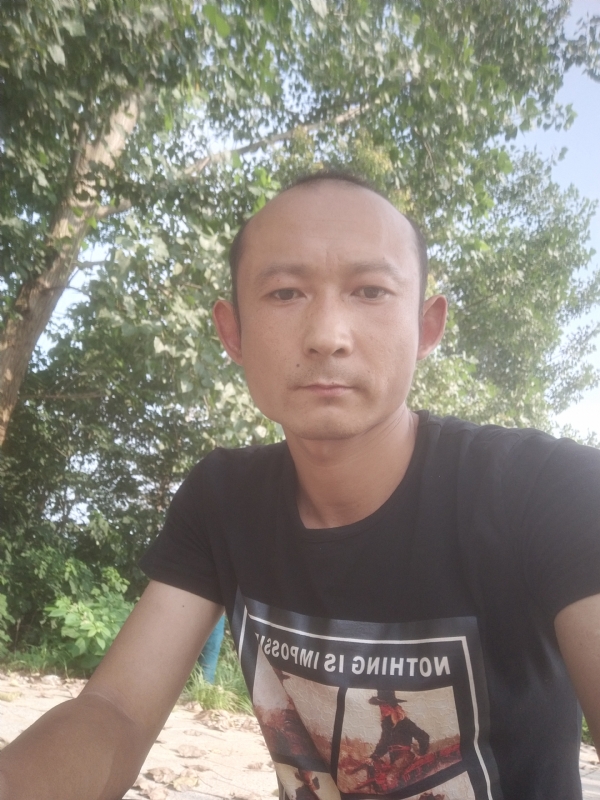 80大叔的第一张照片--聊城相亲服务中心