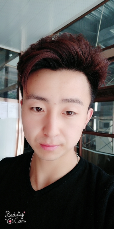 拼命微笑的第三张照片--聊城相亲服务中心