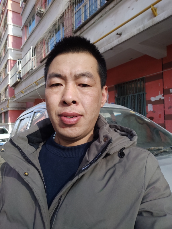 华哥的第一张照片--聊城相亲服务中心