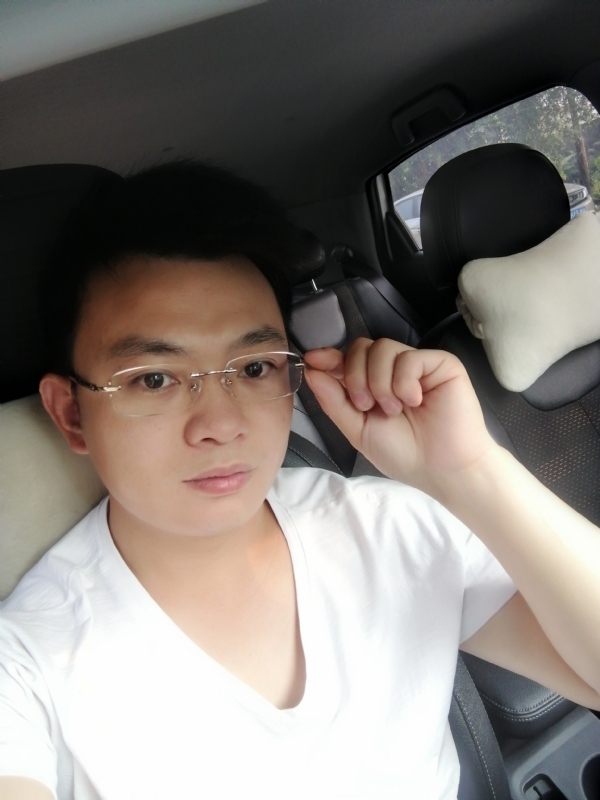 幸福的拥抱的第二张照片--聊城相亲服务中心