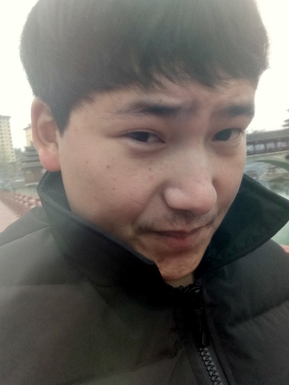 侗族青年作家超超的第二张照片--聊城相亲服务中心