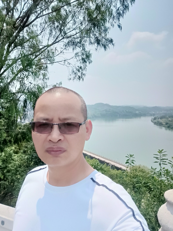 随缘随性的第一张照片--聊城相亲服务中心