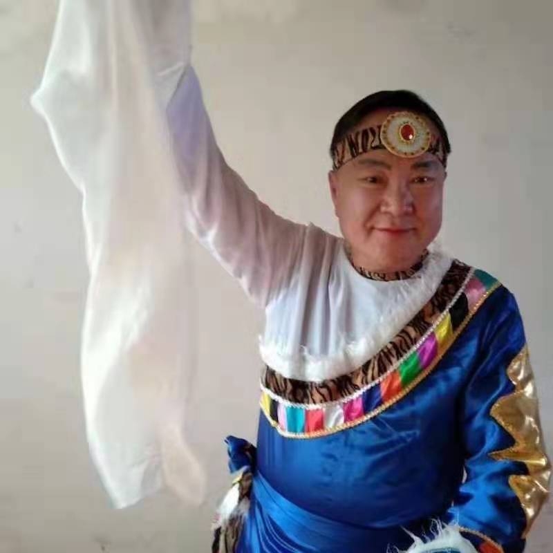 走在冷风中的第一张照片--聊城相亲服务中心