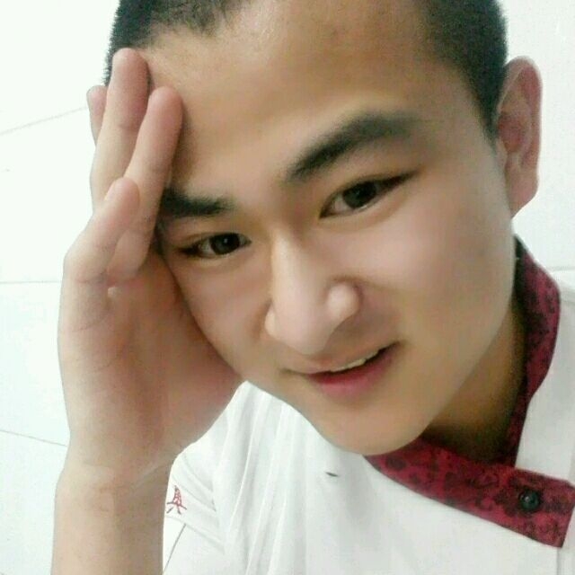 人潮拥挤的第一张照片--聊城相亲服务中心