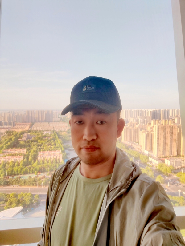 勇攀高峰的第一张照片--聊城相亲服务中心
