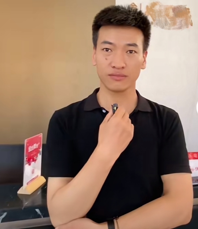 一杯梁白开的第一张照片--聊城相亲服务中心