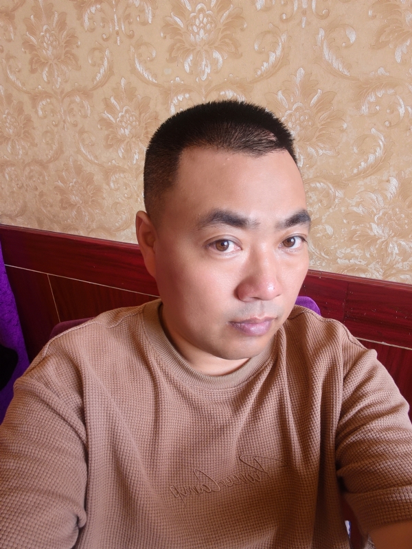 擦亮眼睛向前看的第一张照片--聊城相亲服务中心