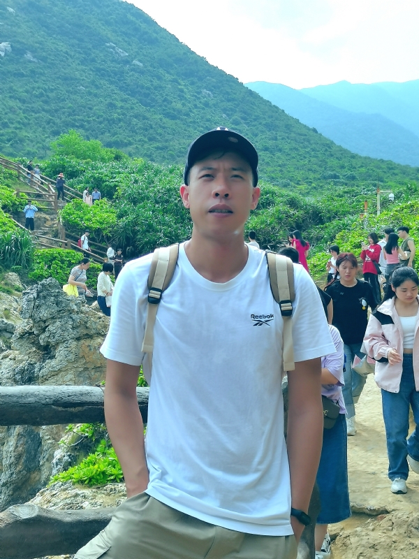 吴生的第二张照片--聊城相亲服务中心