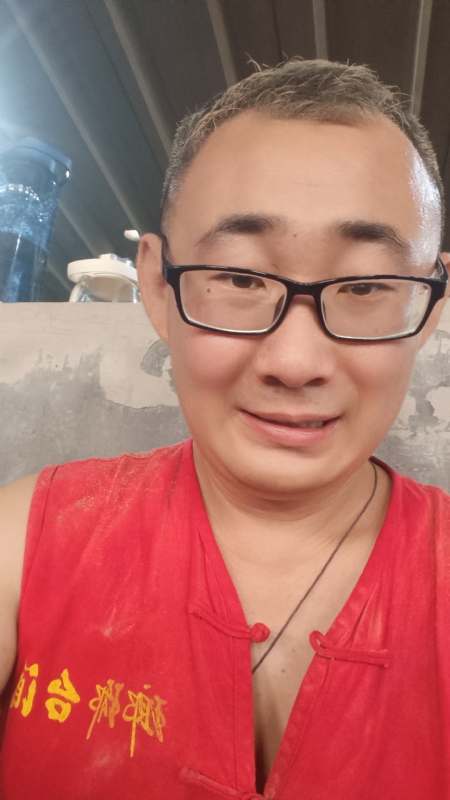 黑黑一笑的第二张照片--聊城相亲服务中心