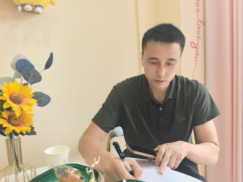 笑看一切的第二张照片--聊城相亲服务中心