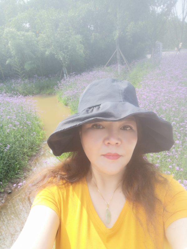 宛霞的第三张照片--聊城相亲服务中心