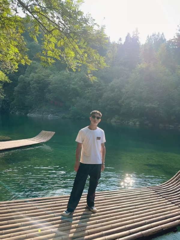 林言的第二张照片--聊城相亲服务中心