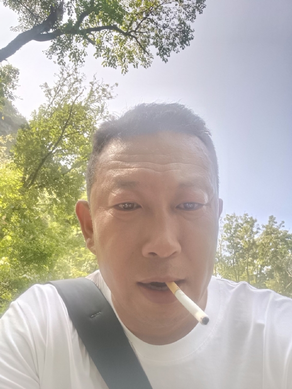 中年大叔的第一张照片--聊城相亲服务中心