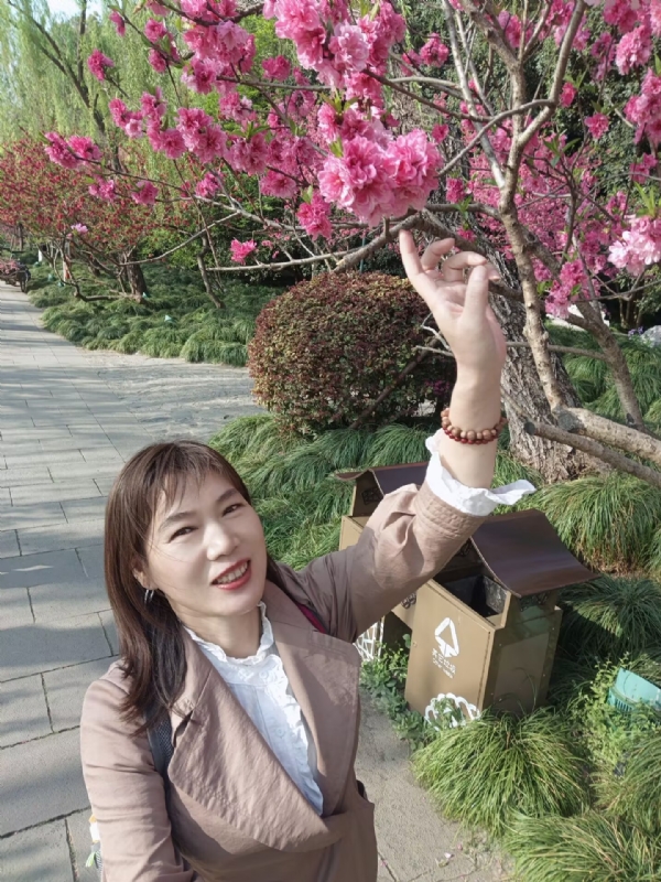 丽娜的第四张照片--聊城相亲服务中心