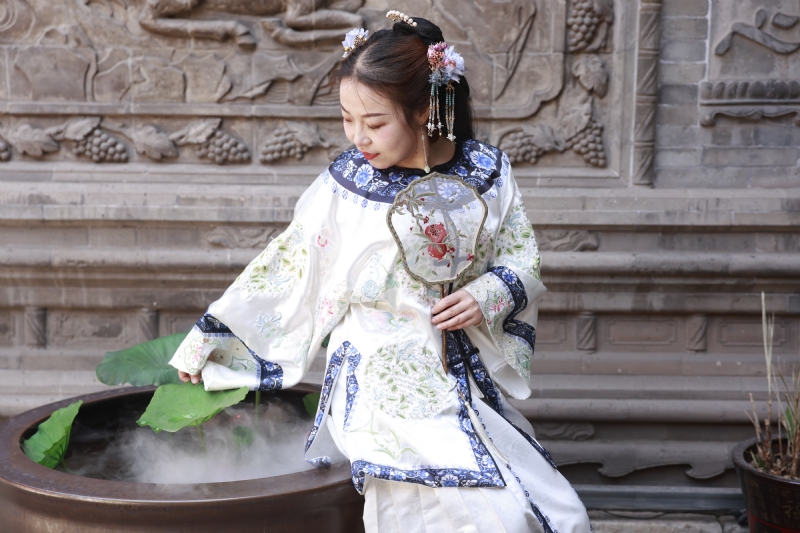 认真的雪的第一张照片--聊城相亲服务中心